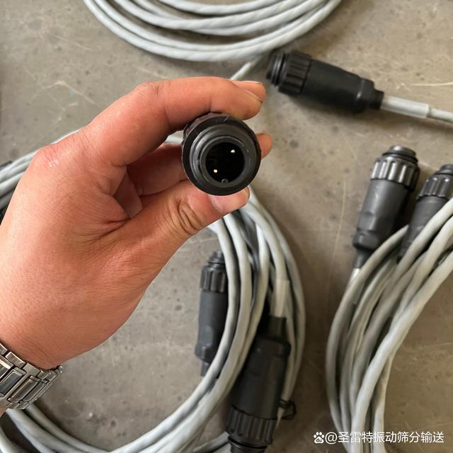 正負極材料篩分用超聲波控制電源箱你認識幾種?(圖3) 正負極材料篩分用超聲波控制電源箱你認識幾種?(圖3)