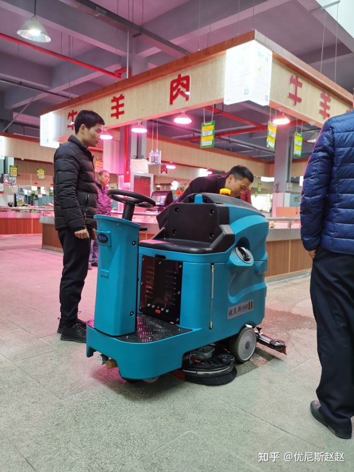 云南洗地機發(fā)展迅速高效徹底完成清潔任務(圖1) 云南洗地機發(fā)展迅速高效徹底完成清潔任務(圖1)