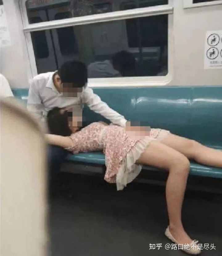 溫州星巴克上演精彩一幕，不雅行為被“現場直播”：別把不要臉，當成性解放！(圖6)