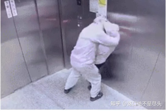 溫州星巴克上演精彩一幕，不雅行為被“現場直播”：別把不要臉，當成性解放！(圖5)