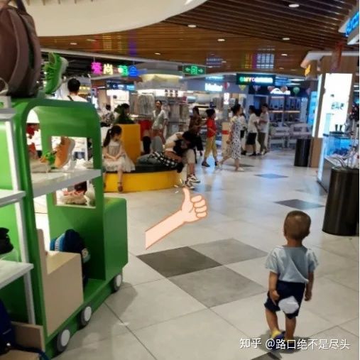 溫州星巴克上演精彩一幕，不雅行為被“現場直播”：別把不要臉，當成性解放！(圖12)
