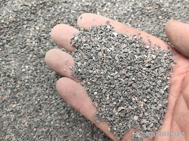 制砂機(jī)全套設(shè)備制出的沙子好不好?(圖1) 制砂機(jī)全套設(shè)備制出的沙子好不好?(圖1)