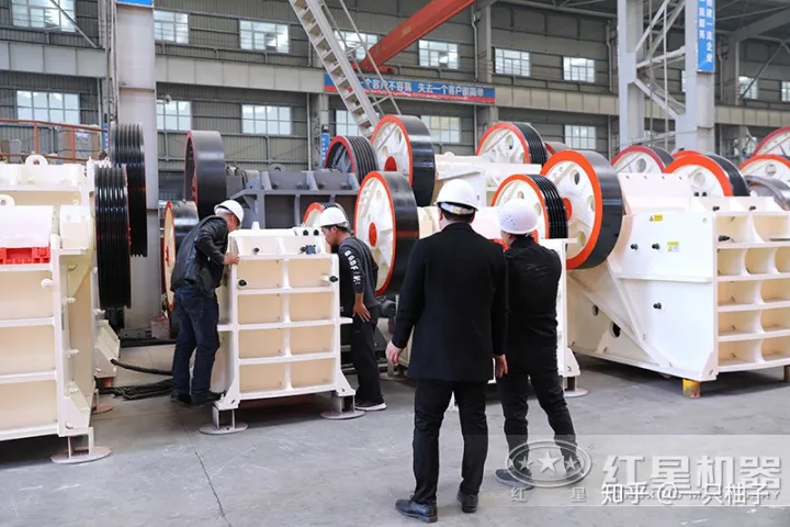 鄂式碎石機400×600時產(chǎn)多少噸?(圖2) 鄂式碎石機400×600時產(chǎn)多少噸?(圖2)