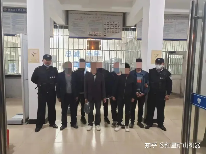 非法盜采河砂5000余方,涉案價(jià)值500萬!湖北一盜采河砂團(tuán)伙被抓(圖1) 非法盜采河砂5000余方,涉案價(jià)值500萬!湖北一盜采河砂團(tuán)伙被抓(圖1)
