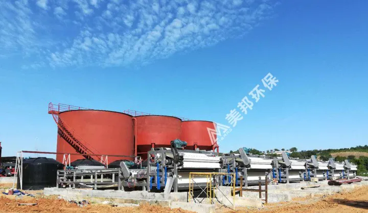 馬來西亞砂洗工程帶式壓濾脫水機(圖1) 馬來西亞砂洗工程帶式壓濾脫水機(圖1)
