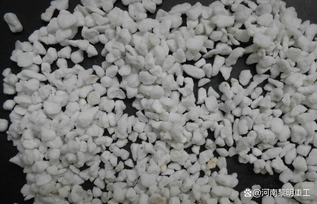 時產300噸珍珠巖制砂用什么設備?時產300噸珍珠巖制砂流程?(圖1) 時產300噸珍珠巖制砂用什么設備?時產300噸珍珠巖制砂流程?(圖1)