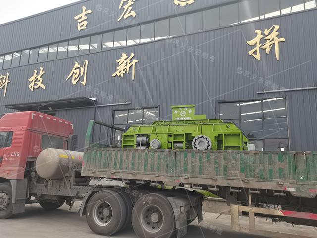花崗巖液壓雙輥制砂機優于錘式制砂機,不用更換易損件!(圖3) 花崗巖液壓雙輥制砂機優于錘式制砂機,不用更換易損件!(圖3)