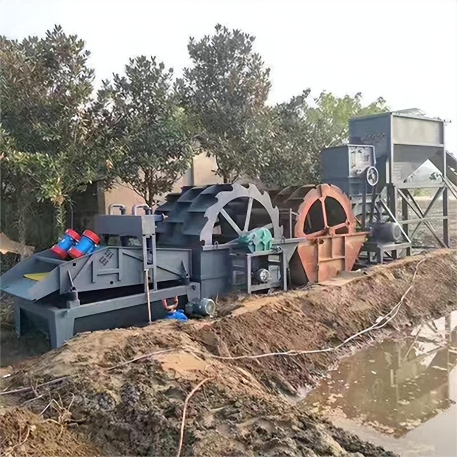 多槽水輪式砂石清洗機(jī)兢兢業(yè)業(yè)(圖2) 多槽水輪式砂石清洗機(jī)兢兢業(yè)業(yè)(圖2)