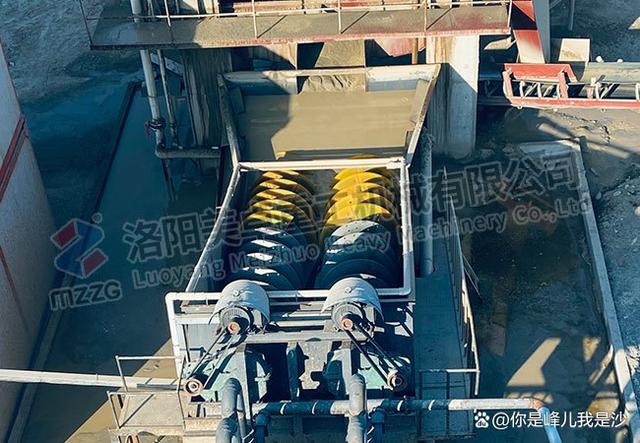 想投資洗砂項目,該怎么選洗砂機?洗砂機的種類介紹(圖2) 想投資洗砂項目,該怎么選洗砂機?洗砂機的種類介紹(圖2)