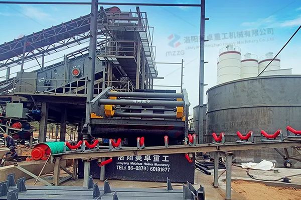 直擊現場河南信陽時產300噸雙輪洗砂一體機現場(圖6)