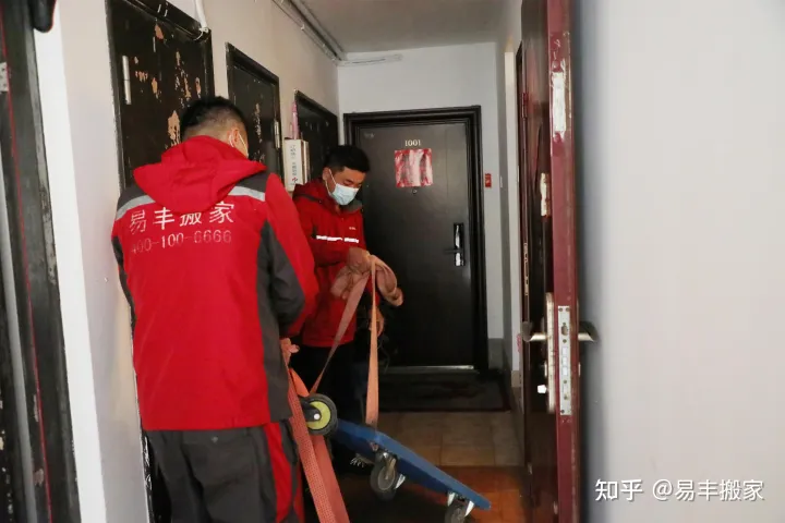 昆明搬鋼琴貴嗎?昆明搬鋼琴一般多少錢(qián)?易豐搬家來(lái)揭秘!(圖1) 昆明搬鋼琴貴嗎?昆明搬鋼琴一般多少錢(qián)?易豐搬家來(lái)揭秘!(圖1)