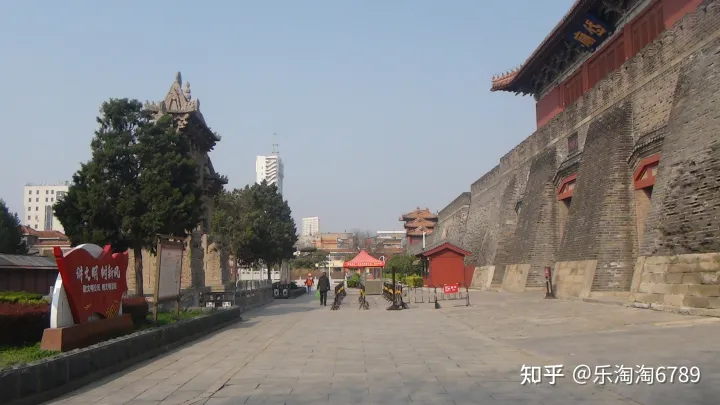 泰安:它是“皇城根里第一條街”,是泰安最繁華老街之一,如今還殘存些許影子,現(xiàn)卻幾無人知!(圖4) 泰安:它是“皇城根里第一條街”,是泰安最繁華老街之一,如今還殘存些許影子,現(xiàn)卻幾無人知!(圖4)