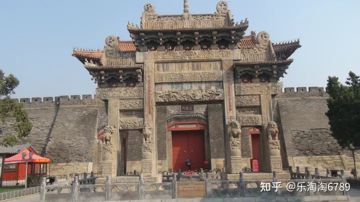 泰安:它是“皇城根里第一條街”,是泰安最繁華老街之一,如今還殘存些許影子,現(xiàn)卻幾無人知!(圖2) 泰安:它是“皇城根里第一條街”,是泰安最繁華老街之一,如今還殘存些許影子,現(xiàn)卻幾無人知!(圖2)