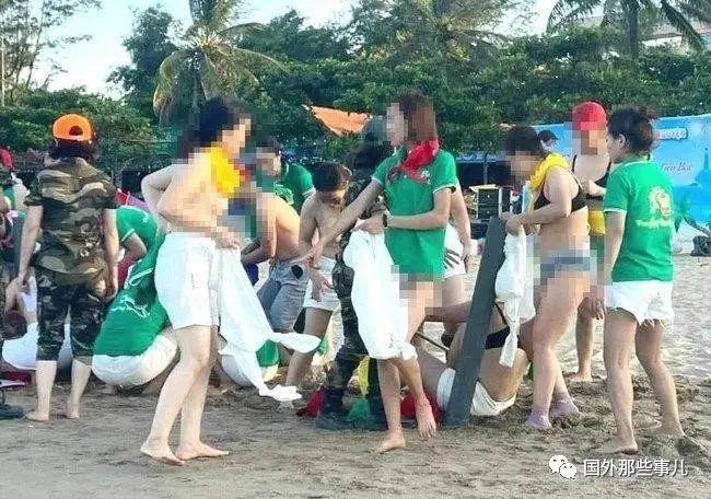 公司海邊團建，女員工竟然脫掉內衣露胸，視頻在網上瘋傳(圖2)
